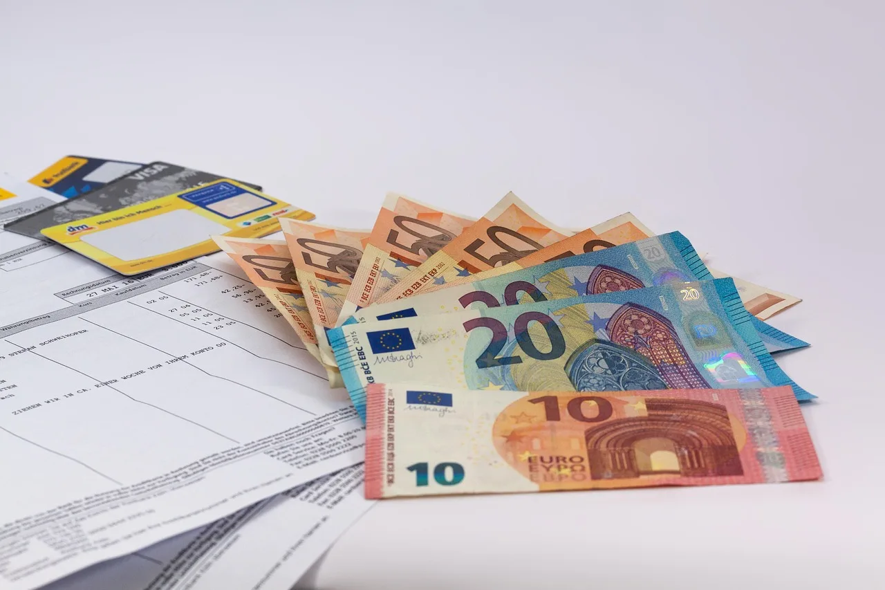 Lettere dell'Agenzia delle Entrate con istruzioni su come procedere per il Fisco.